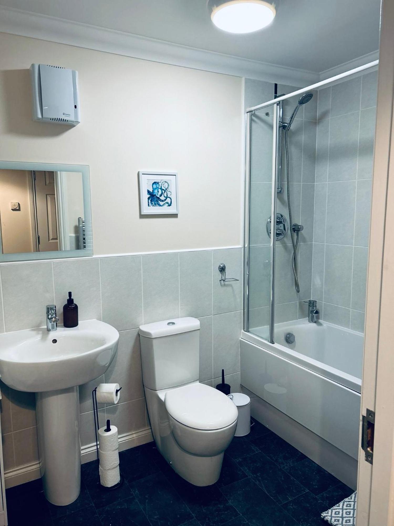 Central Cosy Riverview Apartment 2 Bed, 2 Bath, Free Parking / Wifi อินเวอร์เนส ภายนอก รูปภาพ