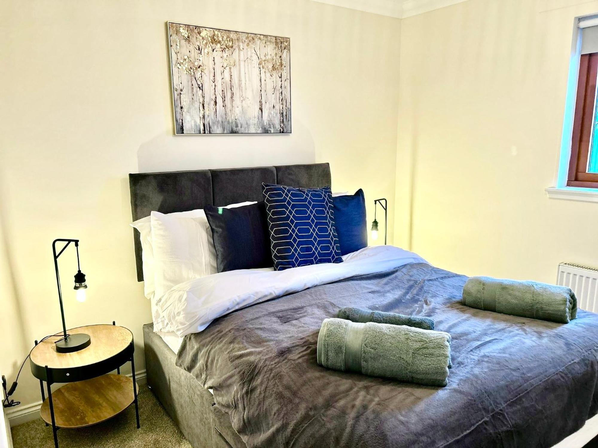 Central Cosy Riverview Apartment 2 Bed, 2 Bath, Free Parking / Wifi อินเวอร์เนส ภายนอก รูปภาพ